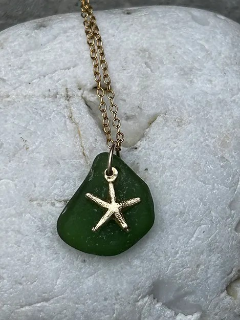 Green Sea Glass & Starfish Pendant Necklace 16"