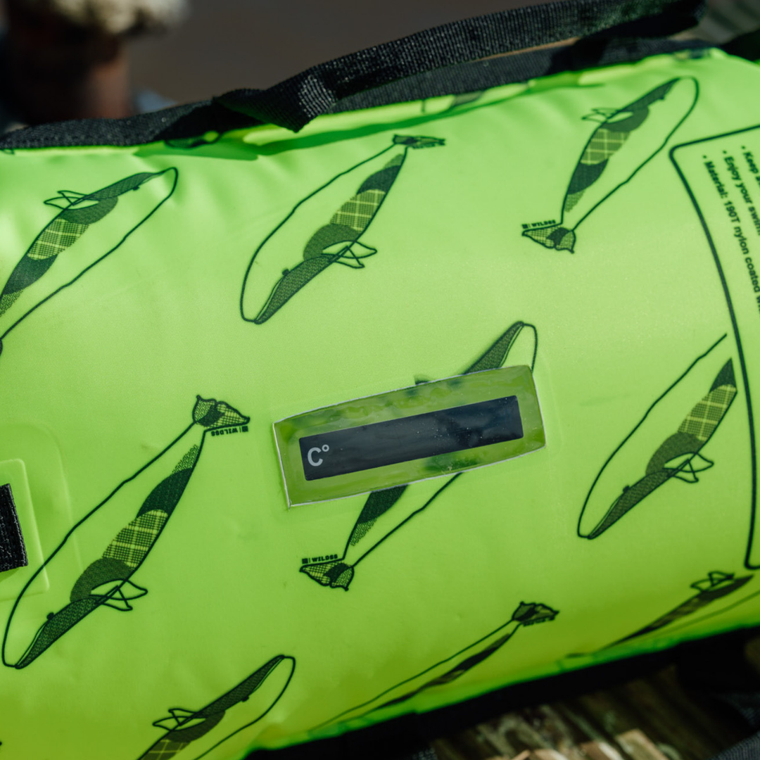 Green tow float black illustrations and digital temperature display