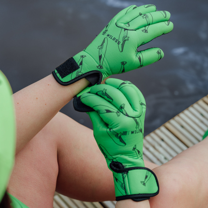 EasyOff™ Swimming Gloves in Green Neon