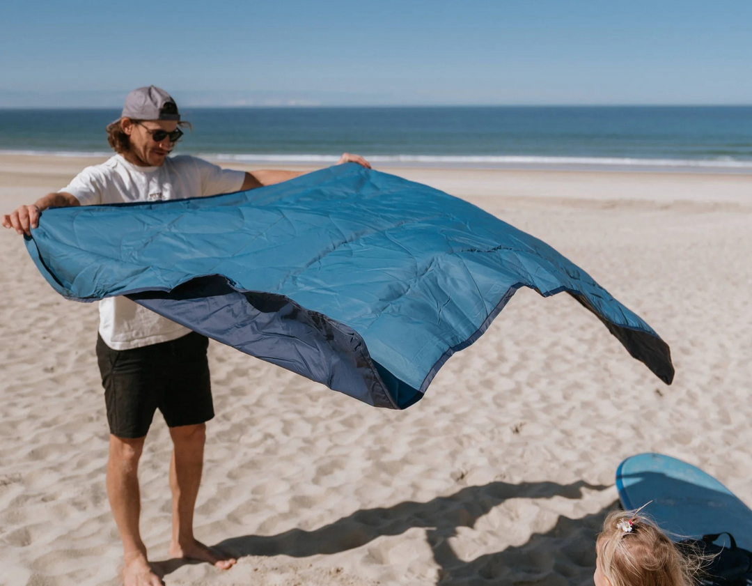Quilted Lightweight Water-Resistant Adventure Blanket - Ocean Blue