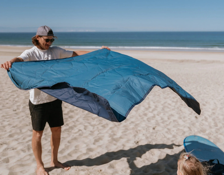 Quilted Lightweight Water-Resistant Adventure Blanket - Ocean Blue