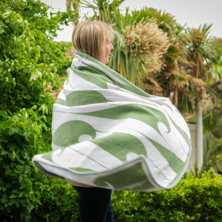 Botanical Green Wave Beach Throw – Eco-Friendly Recycled Cotton Throw