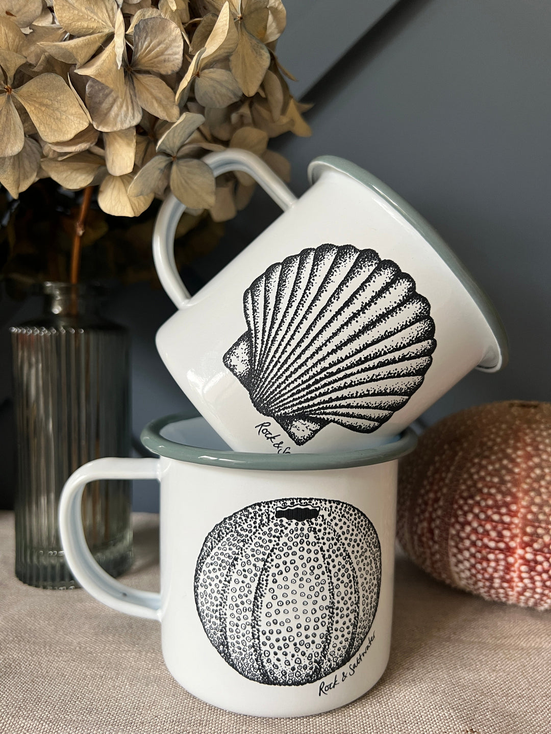 Pilgrim shell enamel mug