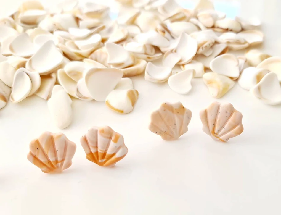 Neutral Peach White Marbled Scallop Shell Shaped Stud Earrings