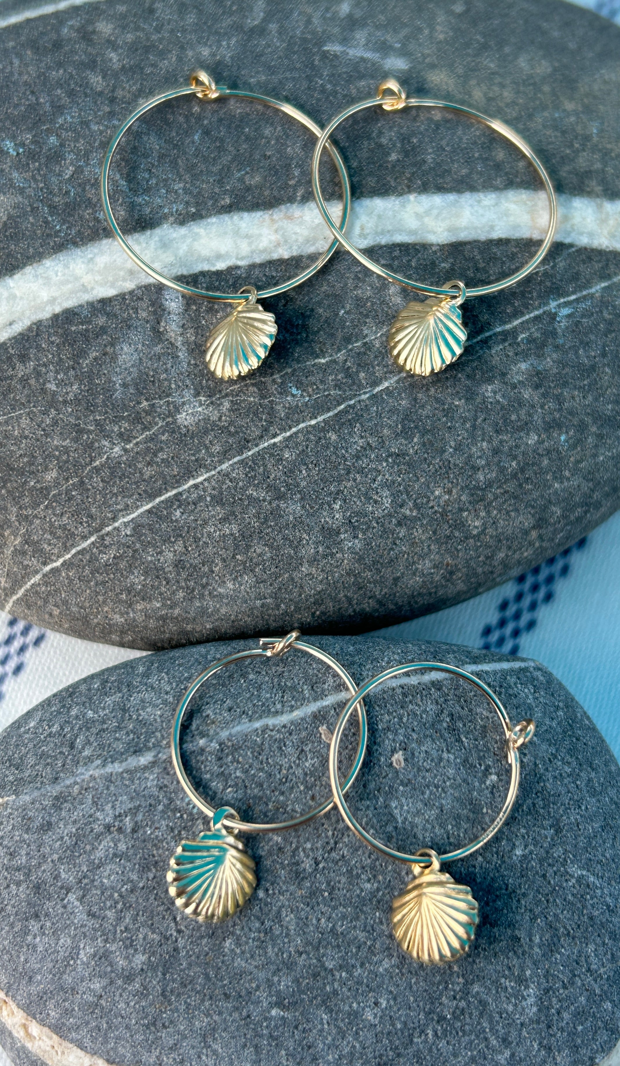 Shell bay hoop earrings