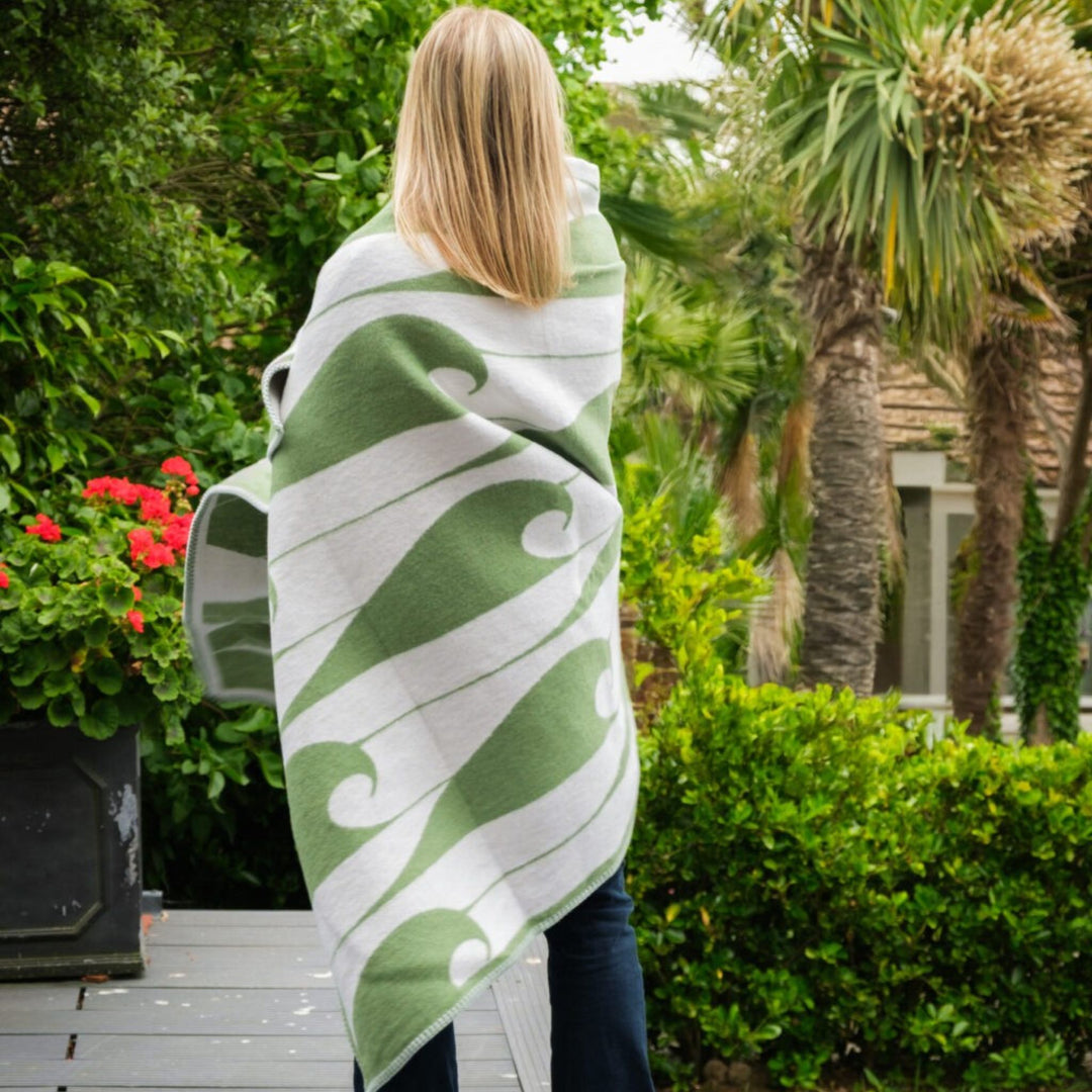 Botanical Green Wave Beach Throw – Eco-Friendly Recycled Cotton Throw