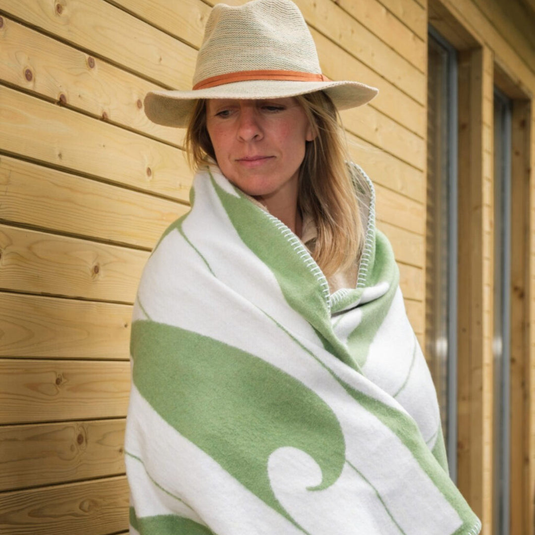 Botanical Green Wave Beach Throw – Eco-Friendly Recycled Cotton Throw