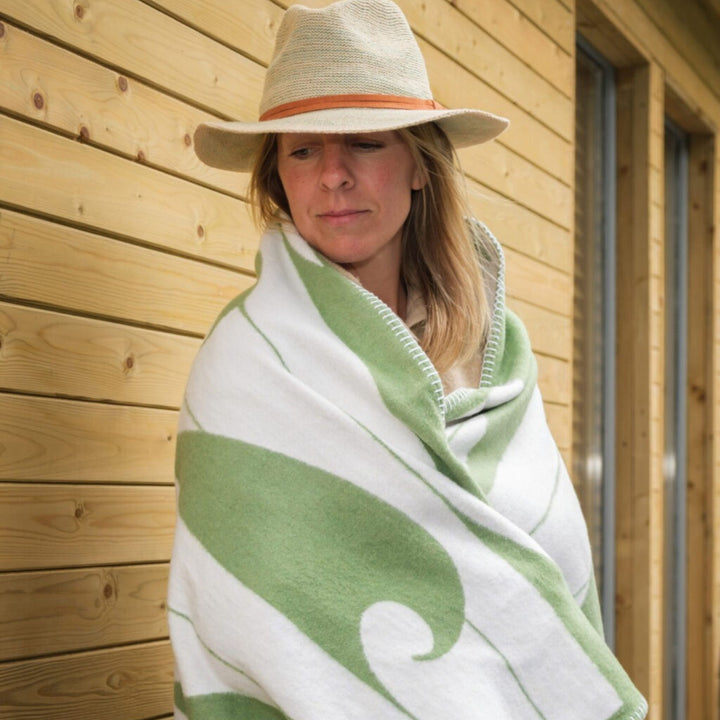 Botanical Green Wave Beach Throw – Eco-Friendly Recycled Cotton Throw