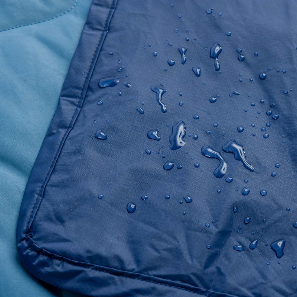 Quilted Lightweight Water-Resistant Adventure Blanket - Ocean Blue