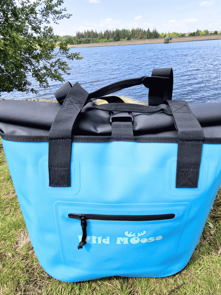Waterproof tote with splash-proof zip pocket on front to store small items and an additional removable 5L dry bag for storage of wet items - designed with outdoor swimmers in mind, but just as useful for beachgoers or outdoorsy, bag-toting adventurers