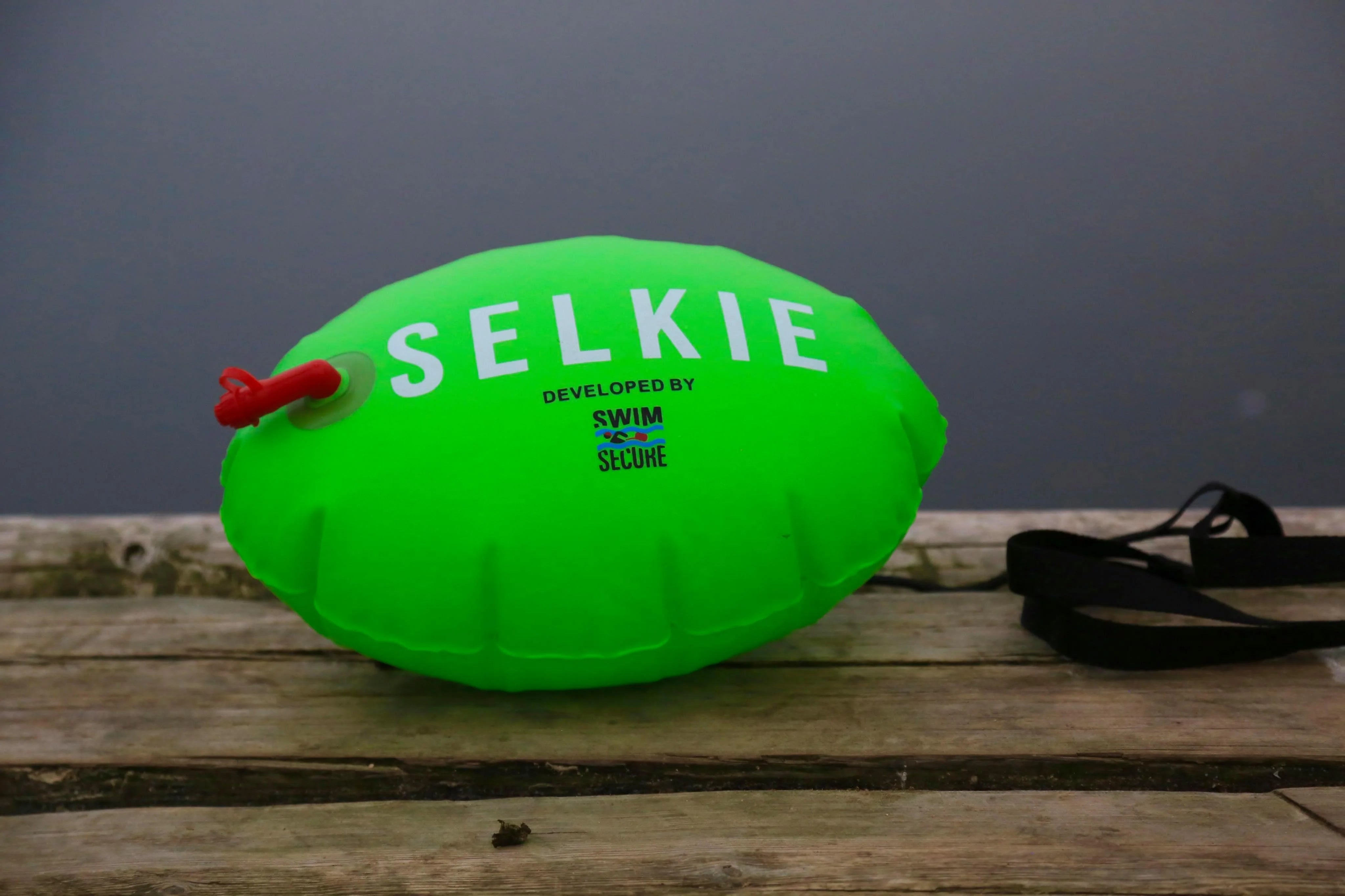 SELKIE TOW FLOAT  -  NEON GREEN