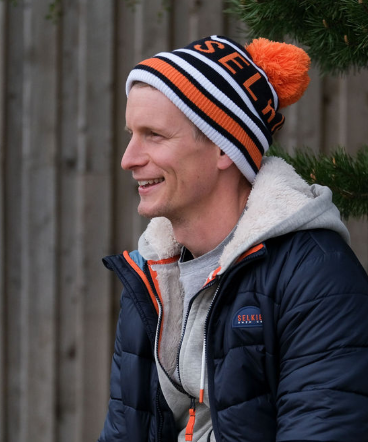 BOBBLE HAT - NAVY & ORANGE