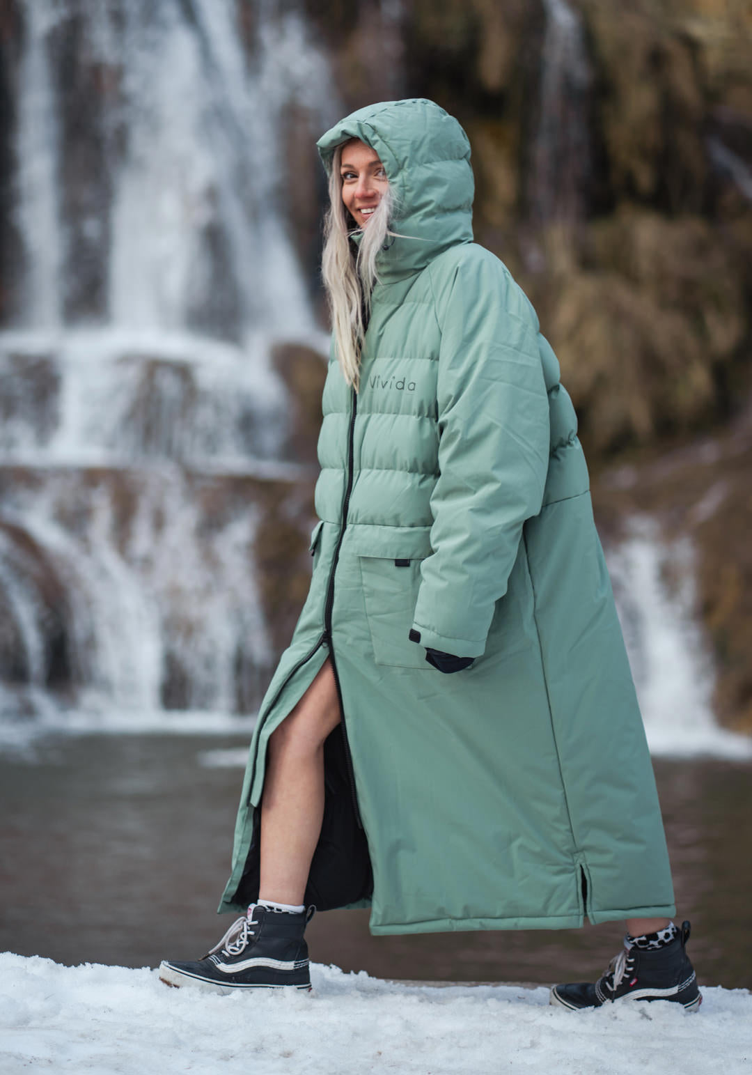 Vivida All Weather Puffer Changing Robe in Aventurine Green
