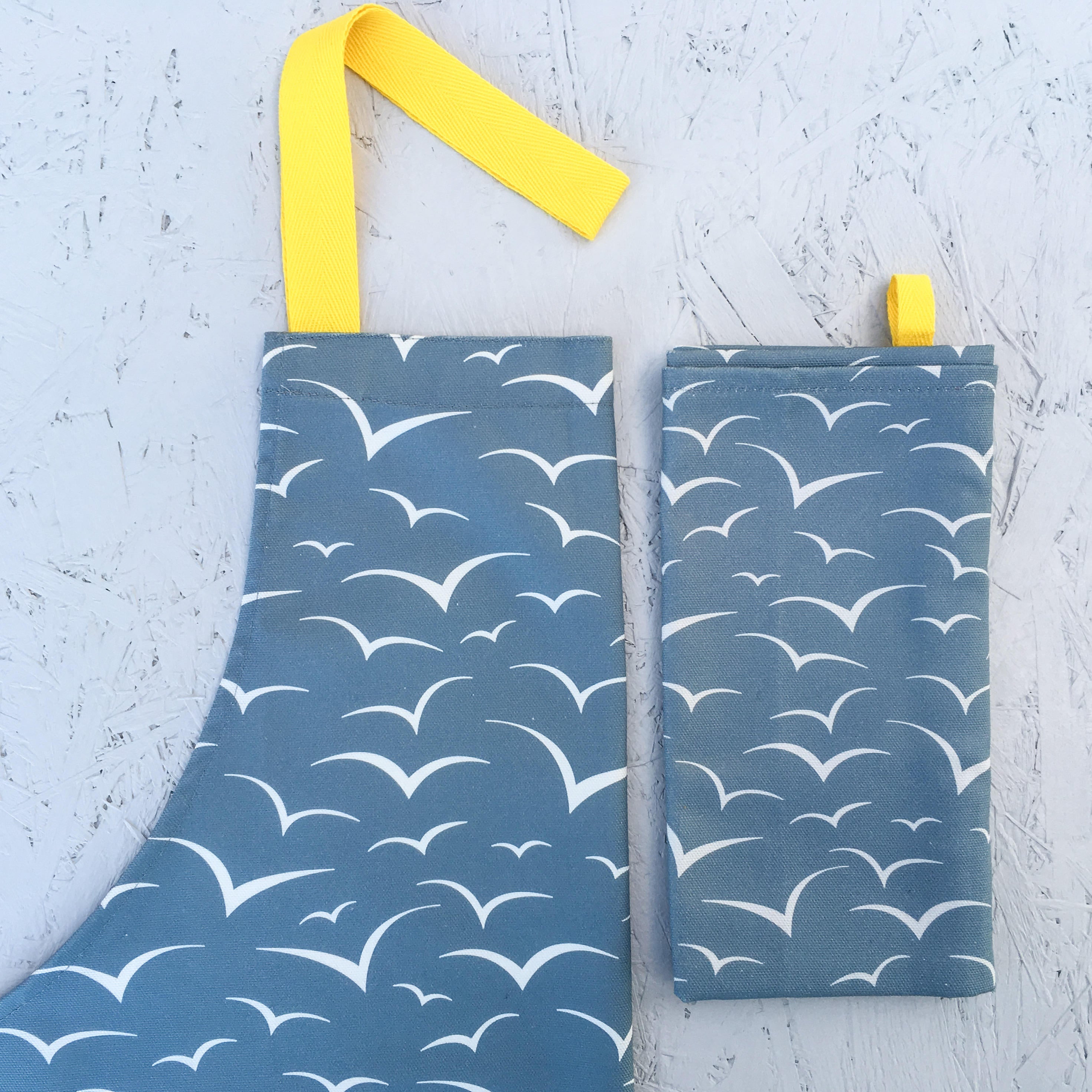 Apron | seagulls print with contrasting yellow ties